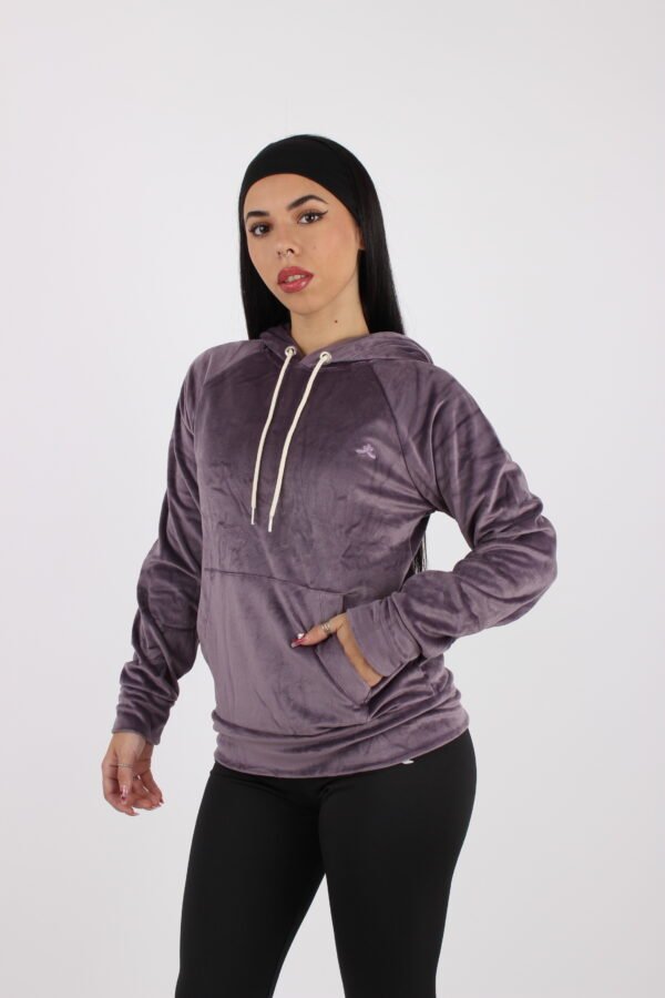 BUZO CON CAPUCHA Y BOLSILLO