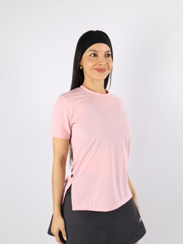 REMERA NIKI CON TAJO LATERAL